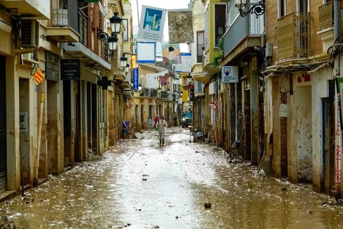 İspanya’da Sel İçin İstifa Çağrıları Reddedildi