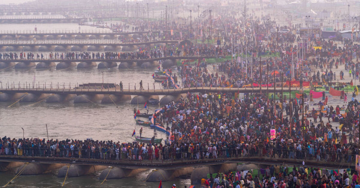 Hindistan’da düzenlenen dünyanın en büyük dini festivali “Maha Kumbh Mela”da izdiham!